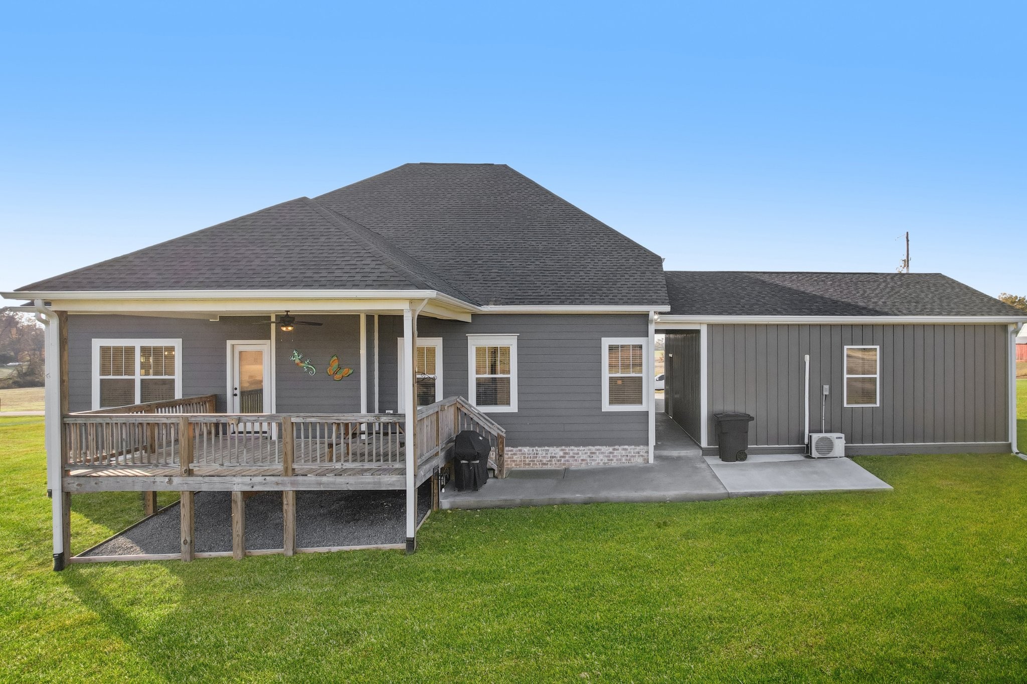 5685 Minnis Road Springfield, TN 37172 - Photo 79 of 93 a backyard of a house with table and chairs