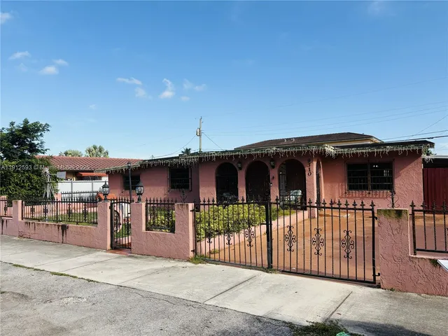 a view of a house with a yard and plants