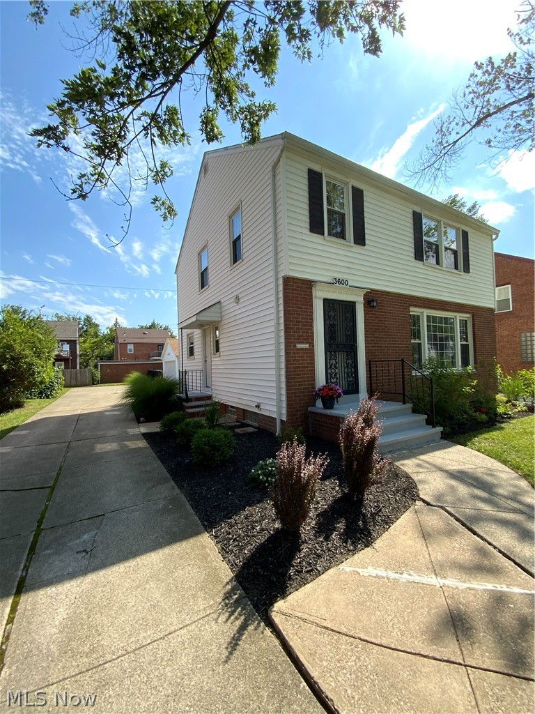 3600 Bendemeer Road Cleveland Heights, OH 44118 - Photo 2 of 33