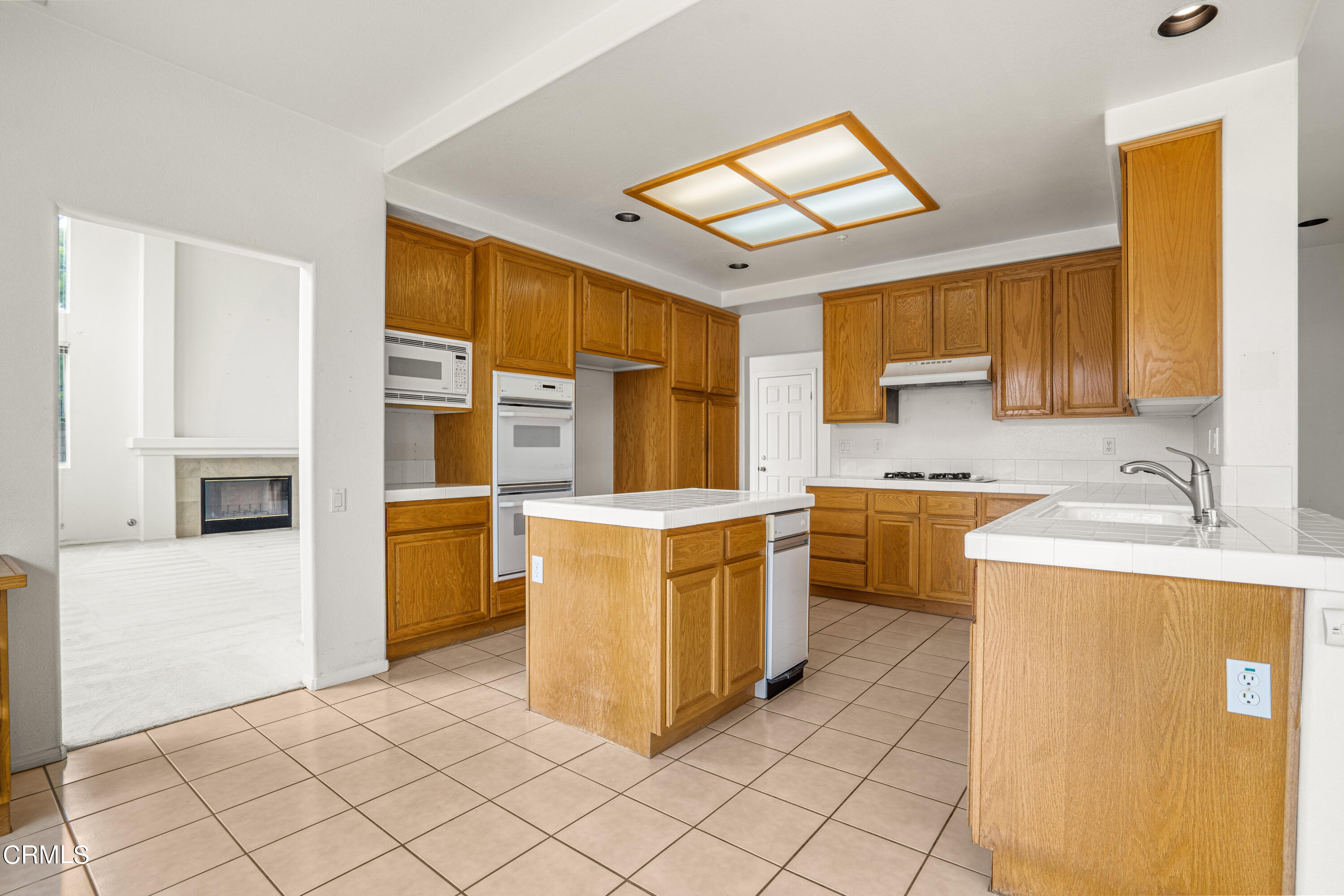 2410 Ivory Way Oxnard, CA 93036 - Photo 12 of 64 DSC06302