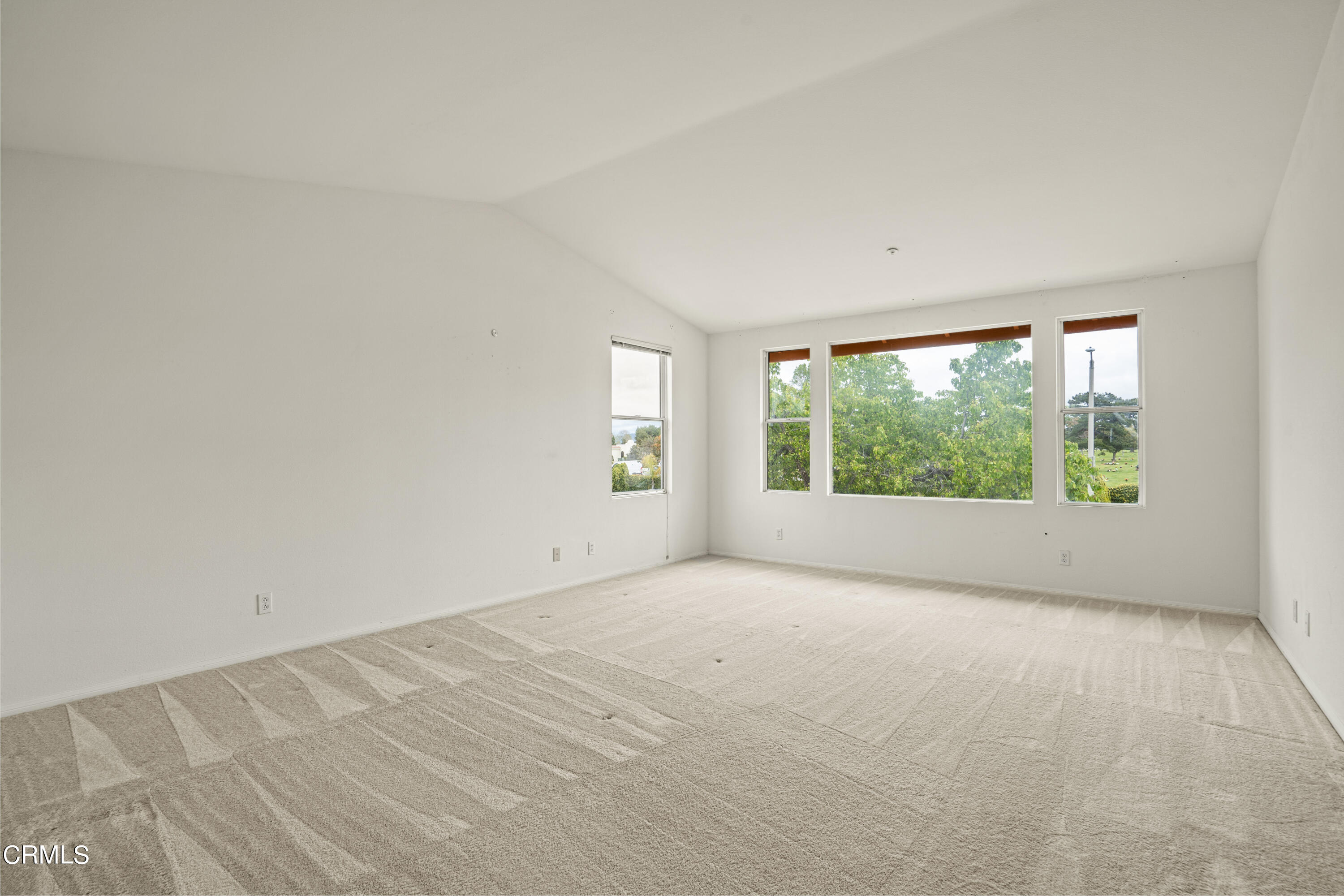 2410 Ivory Way Oxnard, CA 93036 - Photo 44 of 64 an empty room with large windows