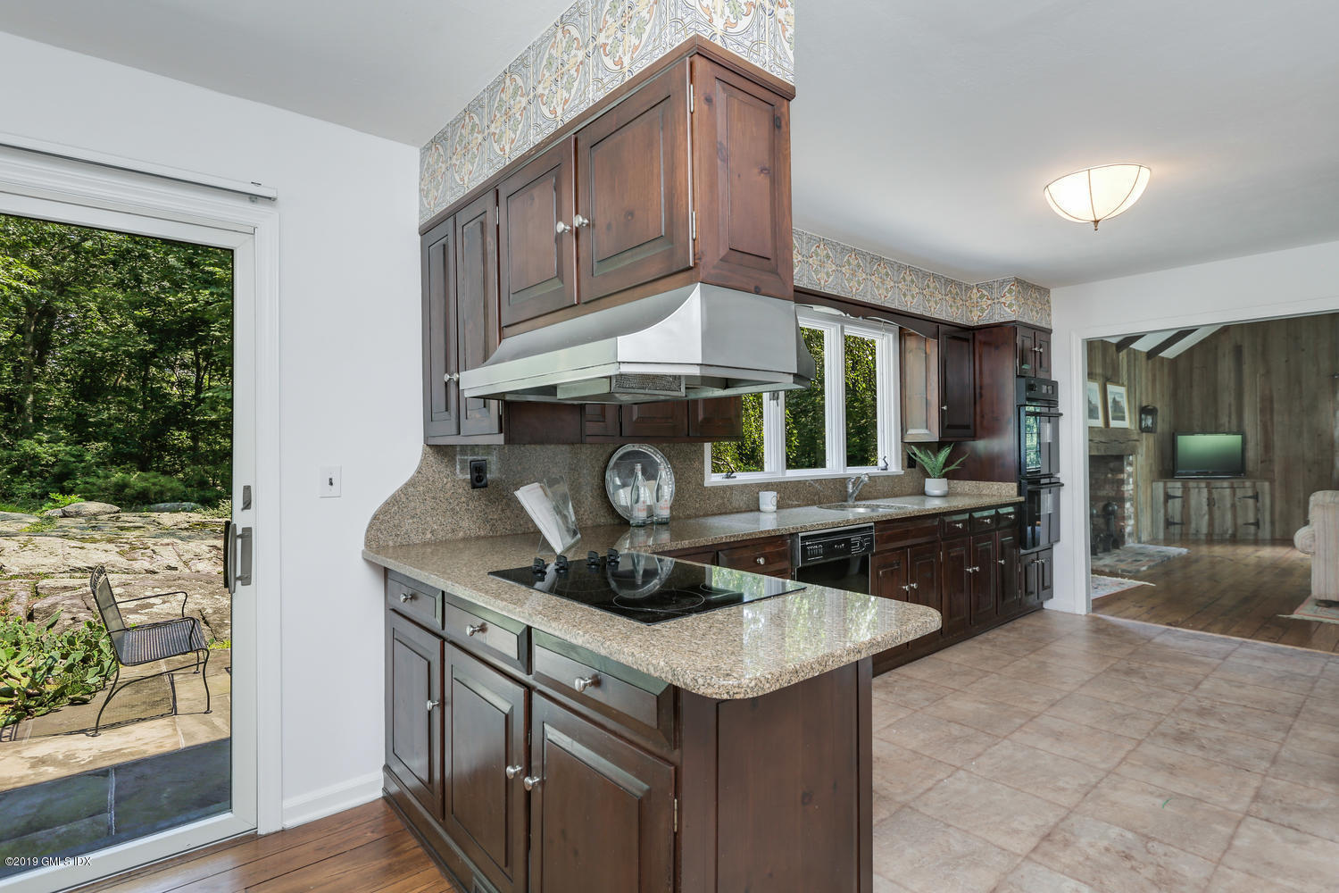 9 Dartmouth Road Cos Cob, CT 06807 - Photo 7 of 23 9 Dartmouth Rd Cos Cob CT-large-011-027-