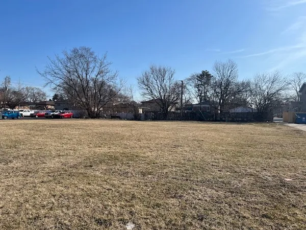 a view of an outdoor space and a yard