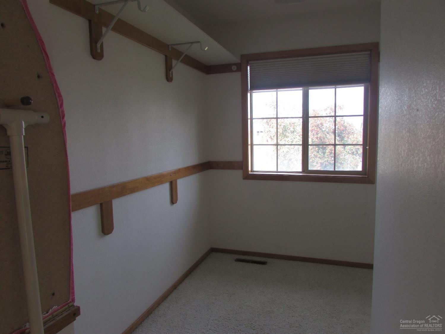 20835 Rorick Drive Bend, OR 97701 - Photo 23 of 25 BIG walk in closet in master.