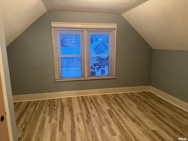 $1,200 | 105 6th Avenue, Moline, IL 61265