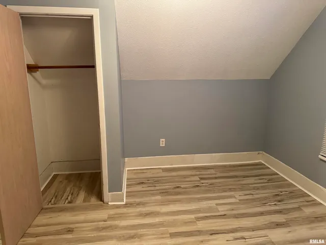 $1,200 | 105 6th Avenue, Moline, IL 61265