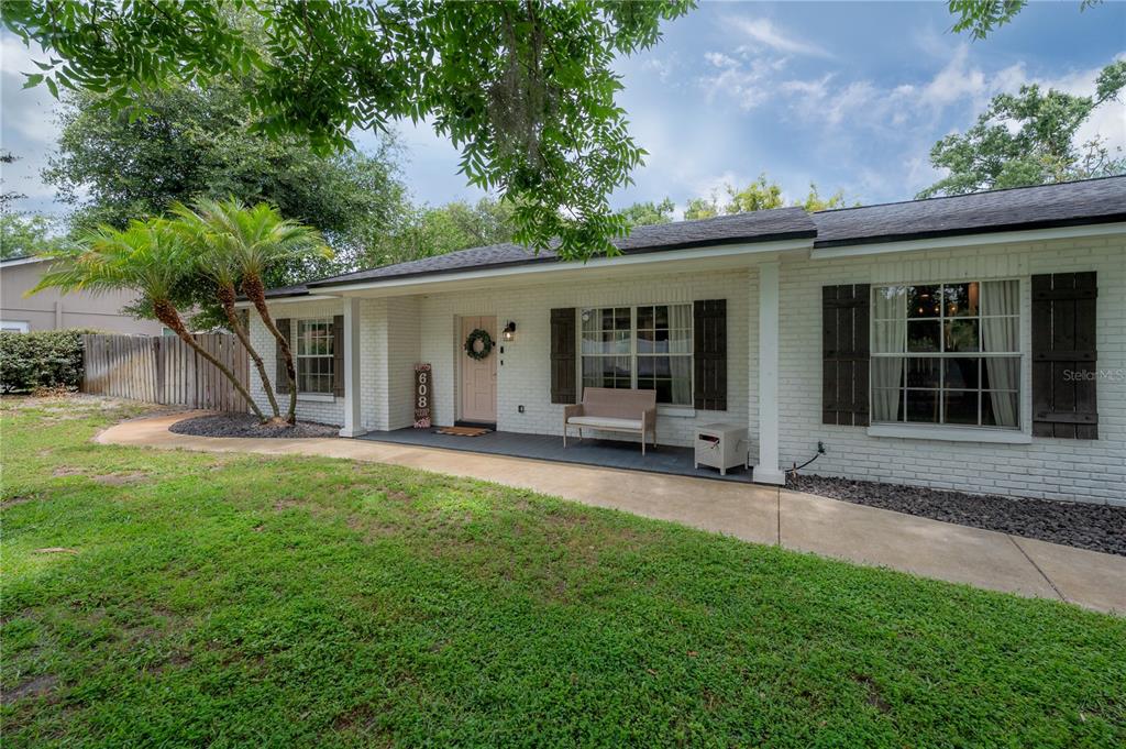 608 Sunset Lane Lutz, FL 33549 - Photo 5 of 60
