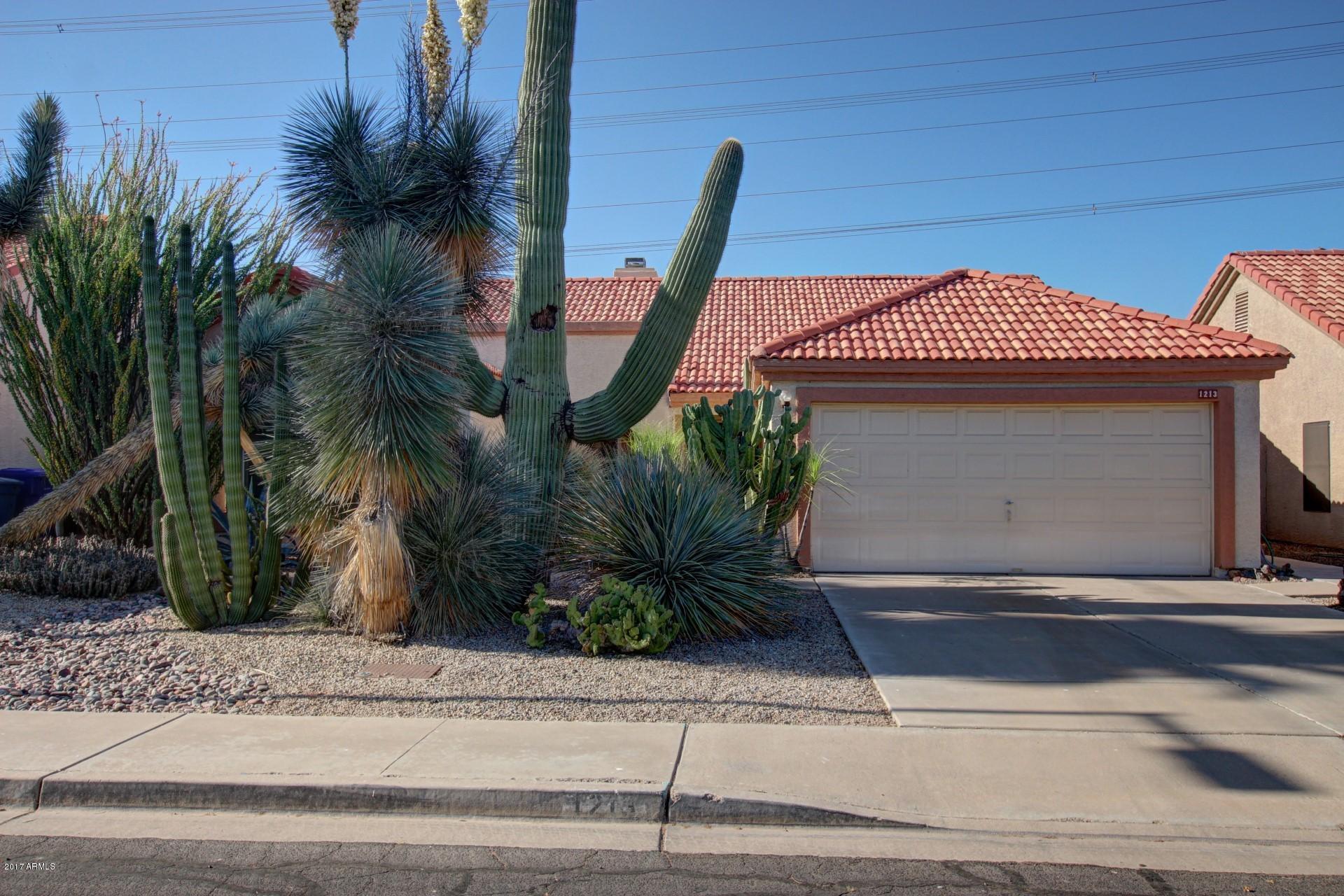1213 East Mineral Road Gilbert, AZ 85234 - Photo 3 of 24 Fantastic front Privacy