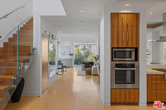 $6,350,000 | 2910-2908 Strongs Drive, Venice, CA 90291