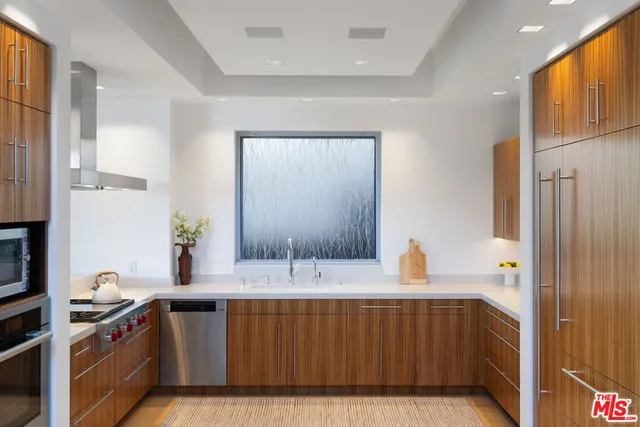 $6,350,000 | 2910-2908 Strongs Drive, Venice, CA 90291