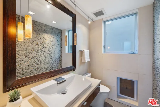 $6,350,000 | 2910-2908 Strongs Drive, Venice, CA 90291