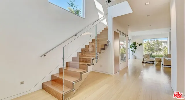 $6,350,000 | 2910-2908 Strongs Drive, Venice, CA 90291