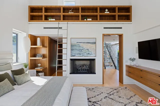 $6,350,000 | 2910-2908 Strongs Drive, Venice, CA 90291