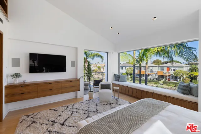 $6,350,000 | 2910-2908 Strongs Drive, Venice, CA 90291