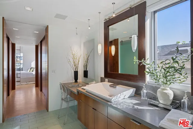 $6,350,000 | 2910-2908 Strongs Drive, Venice, CA 90291