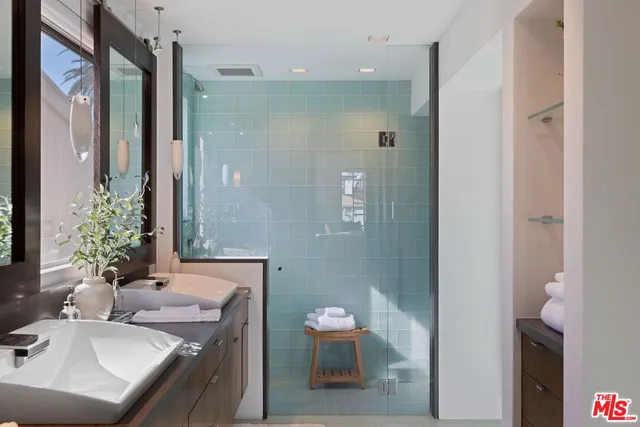 $6,350,000 | 2910-2908 Strongs Drive, Venice, CA 90291