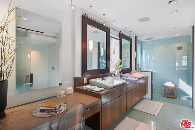 $6,350,000 | 2910-2908 Strongs Drive, Venice, CA 90291