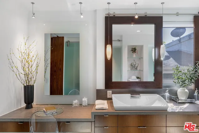 $6,350,000 | 2910-2908 Strongs Drive, Venice, CA 90291