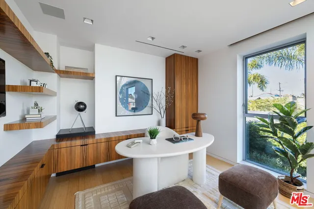 $6,350,000 | 2910-2908 Strongs Drive, Venice, CA 90291