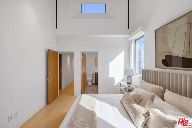 $6,350,000 | 2910-2908 Strongs Drive, Venice, CA 90291