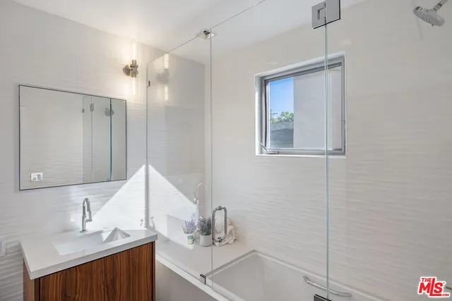 $6,350,000 | 2910-2908 Strongs Drive, Venice, CA 90291