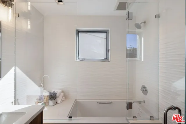 $6,350,000 | 2910-2908 Strongs Drive, Venice, CA 90291