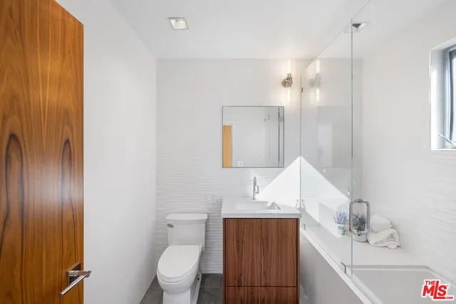 $6,350,000 | 2910-2908 Strongs Drive, Venice, CA 90291