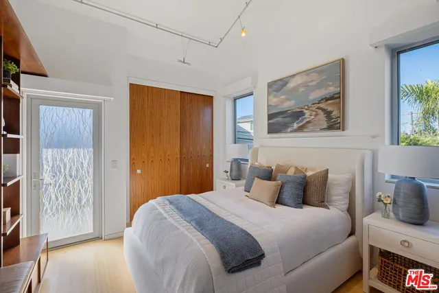 $6,350,000 | 2910-2908 Strongs Drive, Venice, CA 90291