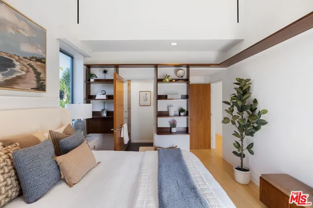 $6,350,000 | 2910-2908 Strongs Drive, Venice, CA 90291