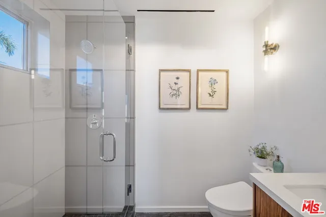 $6,350,000 | 2910-2908 Strongs Drive, Venice, CA 90291