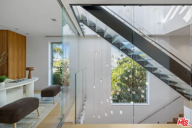 $6,350,000 | 2910-2908 Strongs Drive, Venice, CA 90291