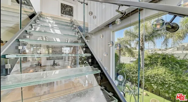 $6,350,000 | 2910-2908 Strongs Drive, Venice, CA 90291