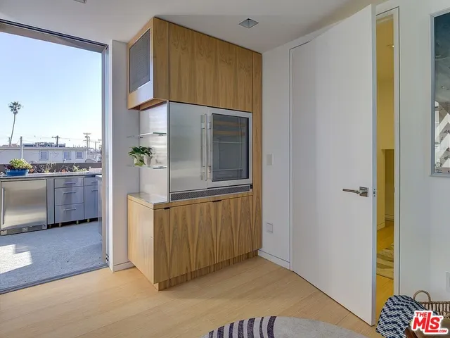 $6,350,000 | 2910-2908 Strongs Drive, Venice, CA 90291