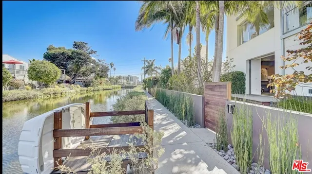 $6,350,000 | 2910-2908 Strongs Drive, Venice, CA 90291