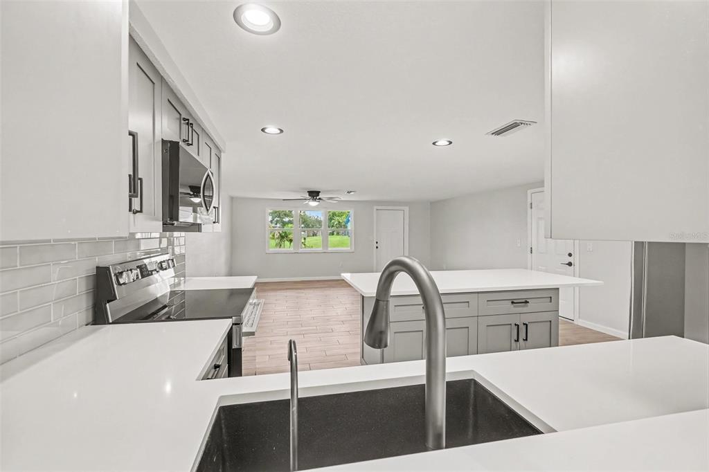 305 Shell Road Venice, FL 34293 - Photo 18 of 44 Gallery Image 18