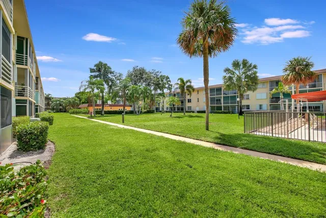 $249,900 | 4500 North Federal Highway, Unit 151F, Lighthouse Point, FL 33064