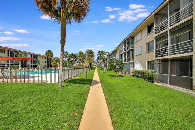 $249,900 | 4500 North Federal Highway, Unit 151F, Lighthouse Point, FL 33064