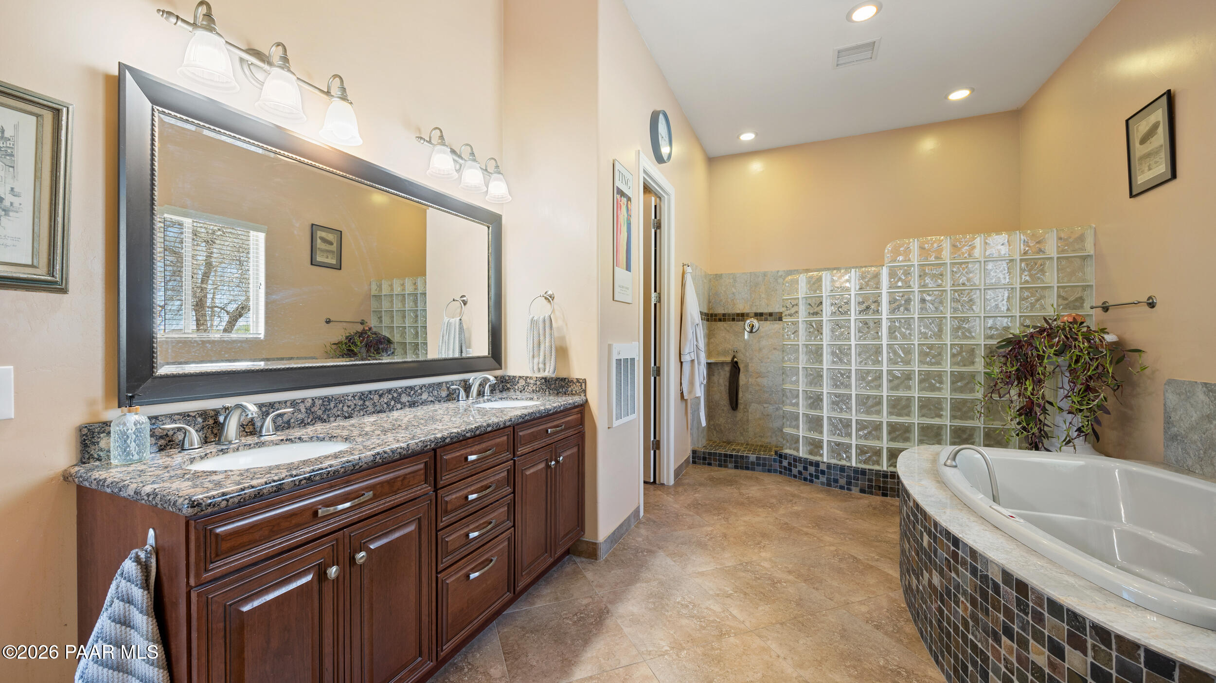 9605 North Coyote Springs Road Prescott Valley, AZ 86315 - Photo 20 of 44 Primary Bathroom