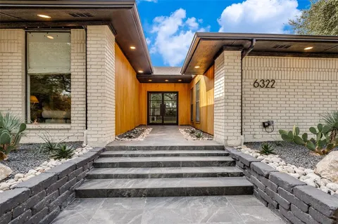 a view of a house with entryway and stairs