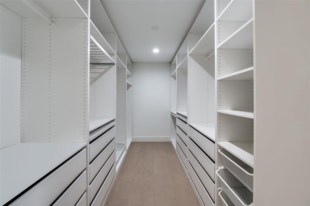 6322 Pineview Road Dallas, TX 75248 - Photo 31 of 40 a view of an empty room