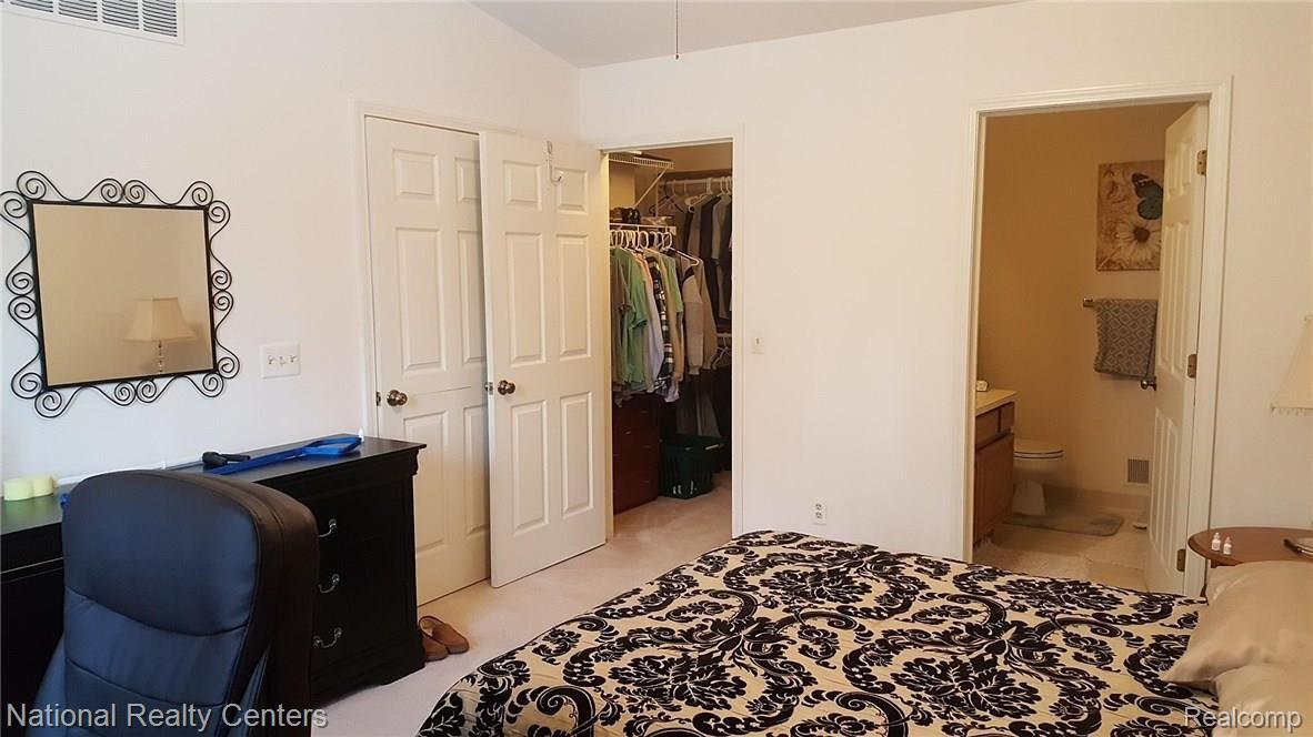 240 Pine Tree Ridge, Unit 94 Waterford, MI 48327 - Photo 8 of 11 20170303_115251.jpg