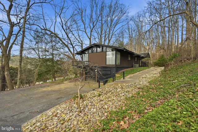 $525,000 | 5 Yorkridge Trail, Hockessin, DE 19707