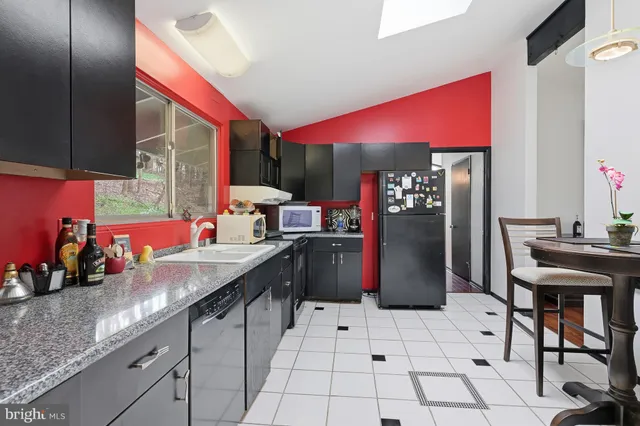 $525,000 | 5 Yorkridge Trail, Hockessin, DE 19707