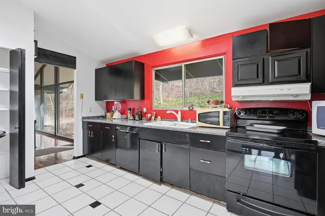 $525,000 | 5 Yorkridge Trail, Hockessin, DE 19707