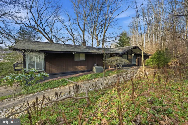 $525,000 | 5 Yorkridge Trail, Hockessin, DE 19707