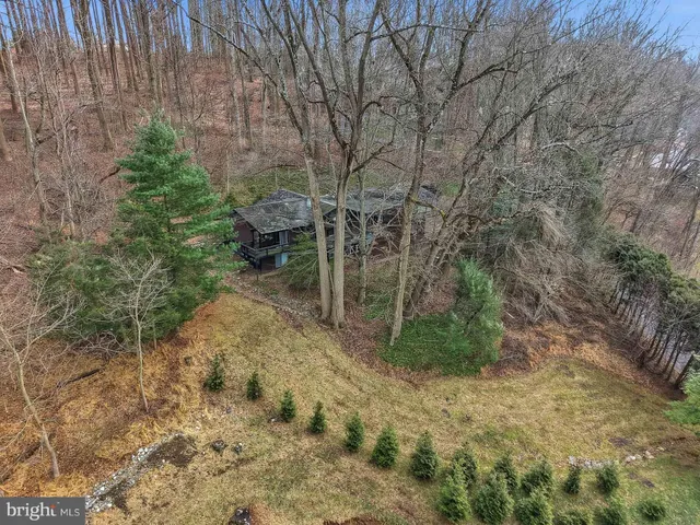 $525,000 | 5 Yorkridge Trail, Hockessin, DE 19707