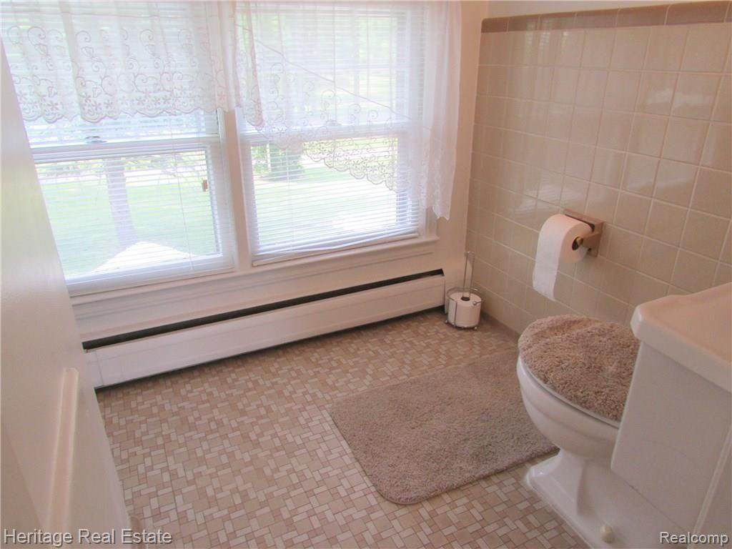 1180 South Boulevard Rochester, MI 48309 - Photo 15 of 28