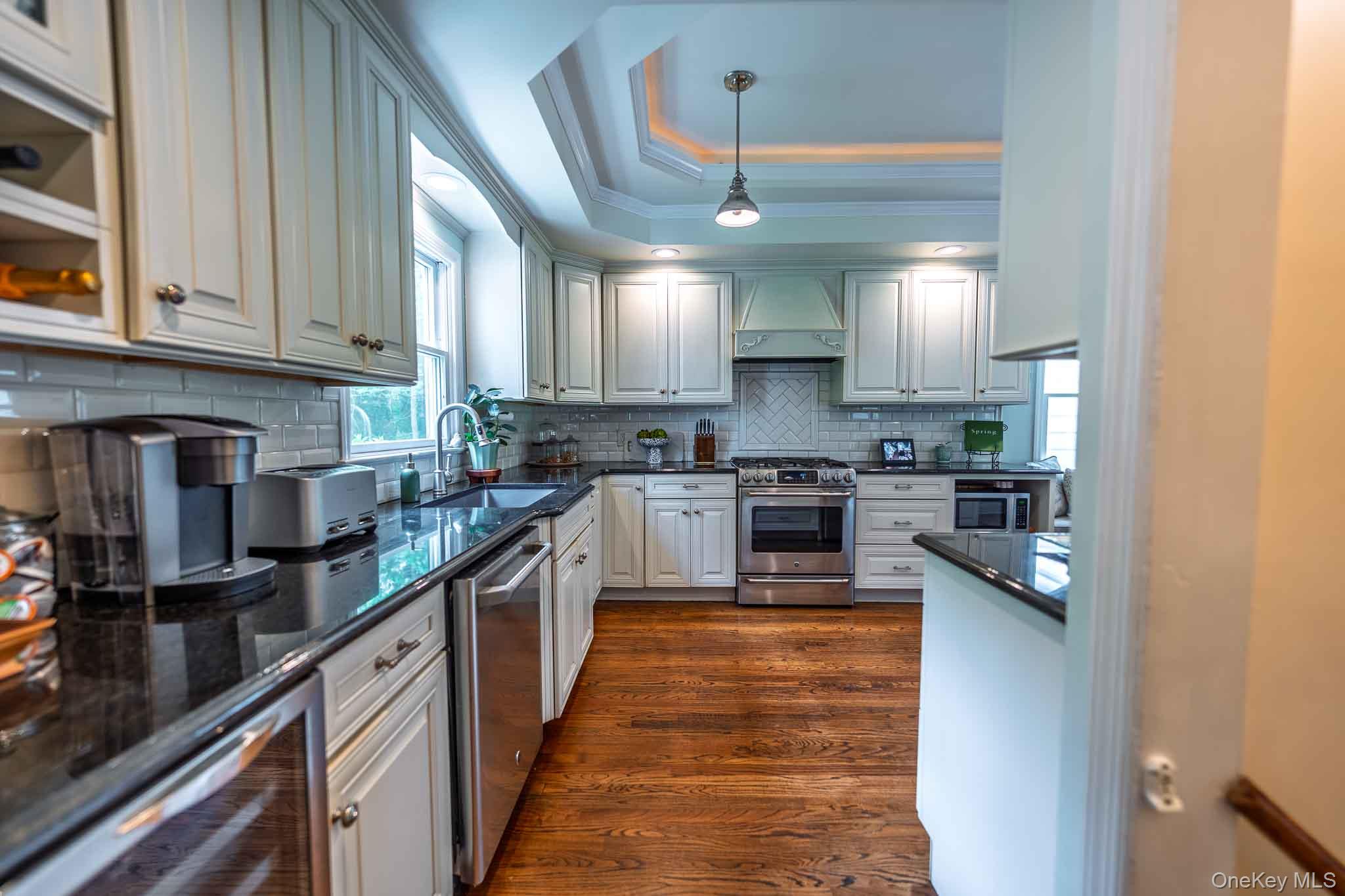169 Turkey Lane Cold Spring Harbor, NY 11724 - Photo 8 of 32
