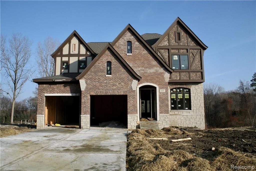 555 Flora Valley Court Rochester Hills, MI 48307 - Photo 1 of 6