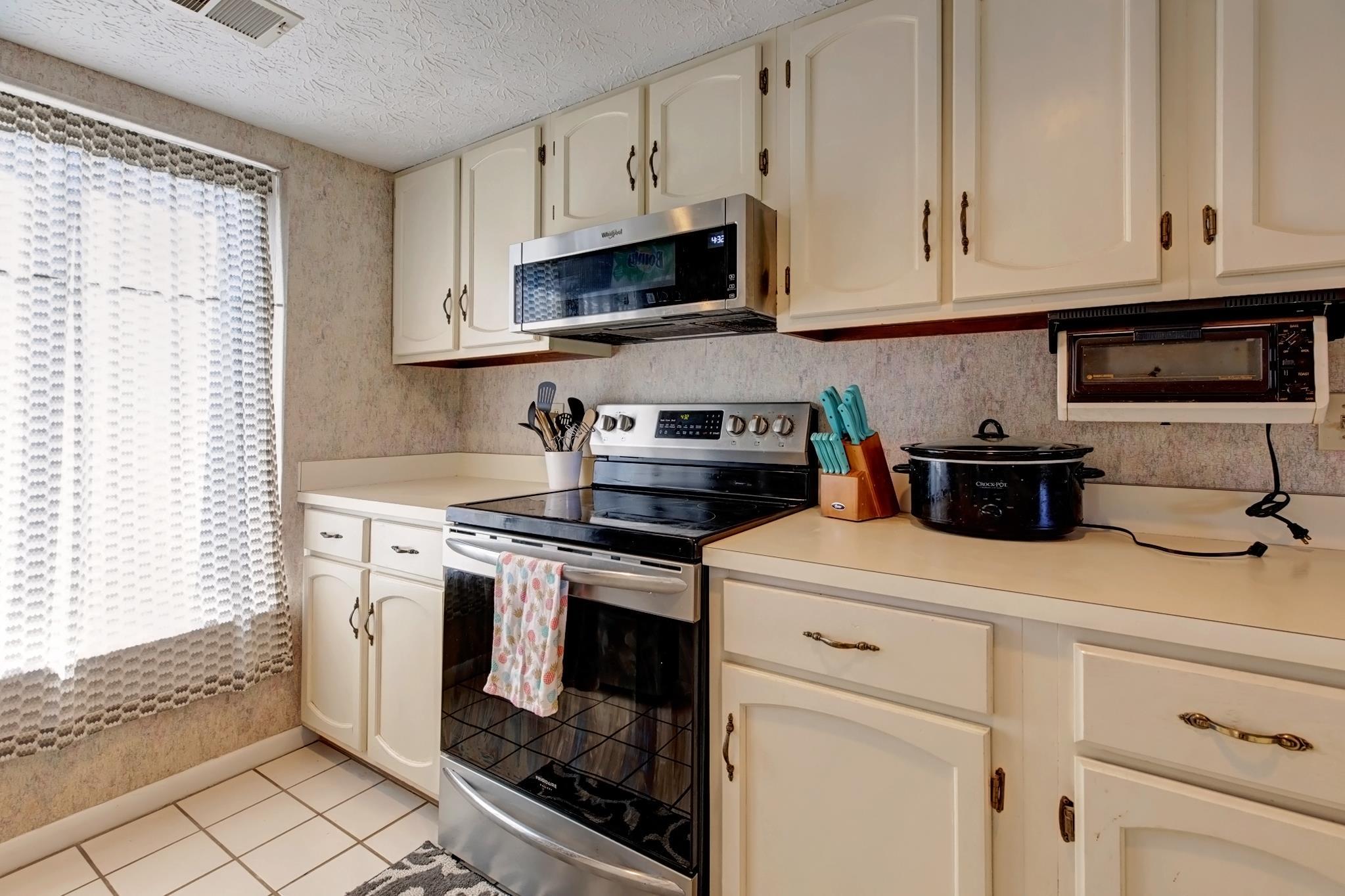 9137 South Pointe Ridge Lane, Unit 36 Bloomington, IN 47401 - Photo 6 of 36